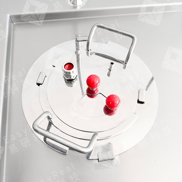 Stainless-Steel Tank Lid and Sampling Port of EasyReal Pilot Water Bath Fermenter