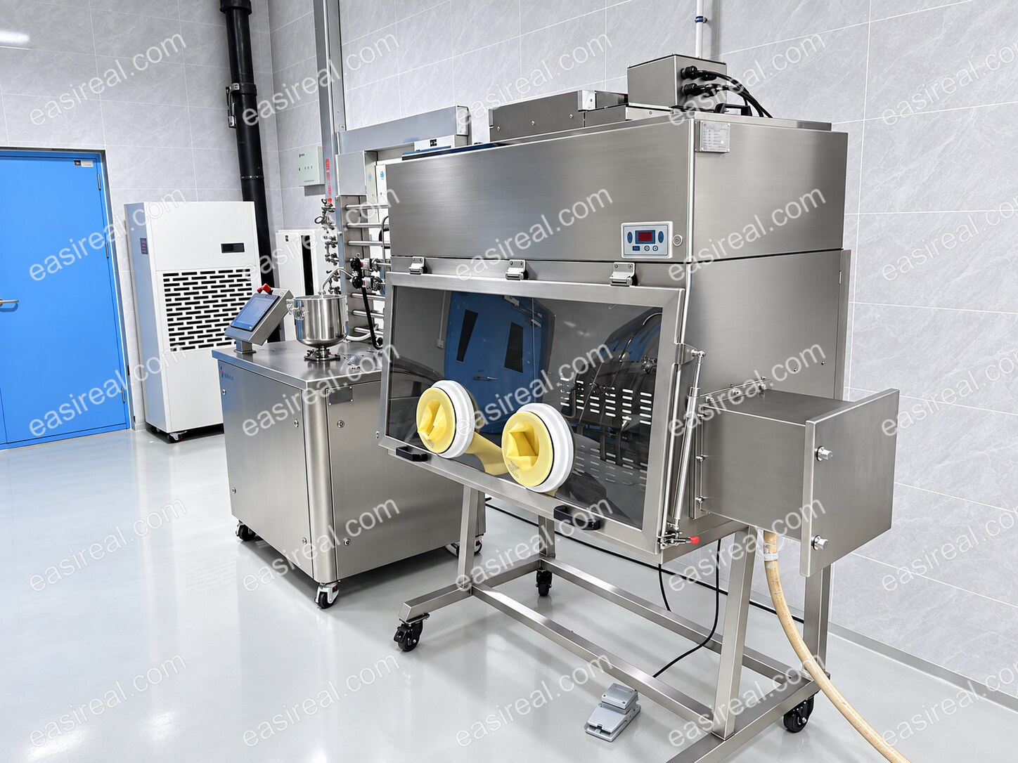 Aseptic filling cabinet for pilot UHT trials EasyReal aseptic filling cabinet in the Ocean University of China pilot UHT laboratory