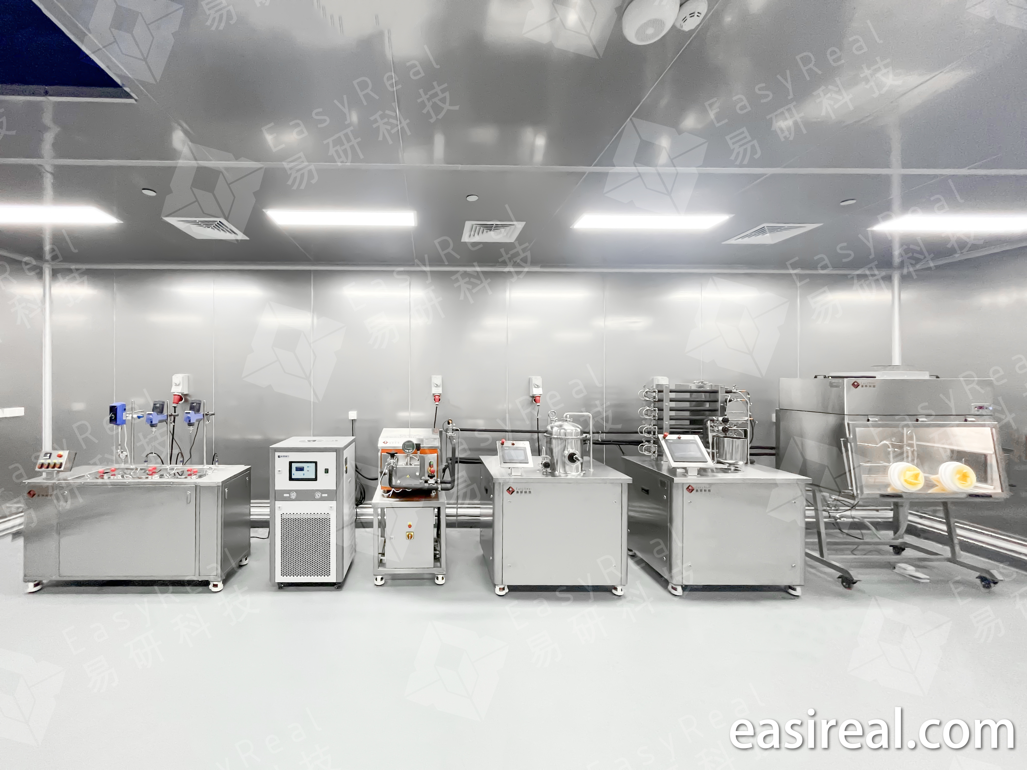 A&W Food Service üçin EasyReal tarapyndan üpjün edilen kiçi laboratoriýa UHT HTST gaýtadan işlemek liniýasy, şol sanda garyşdyryjy bölüm, kömekçi modul, pilot sterilizator we aseptik doldurgyç şkaf.