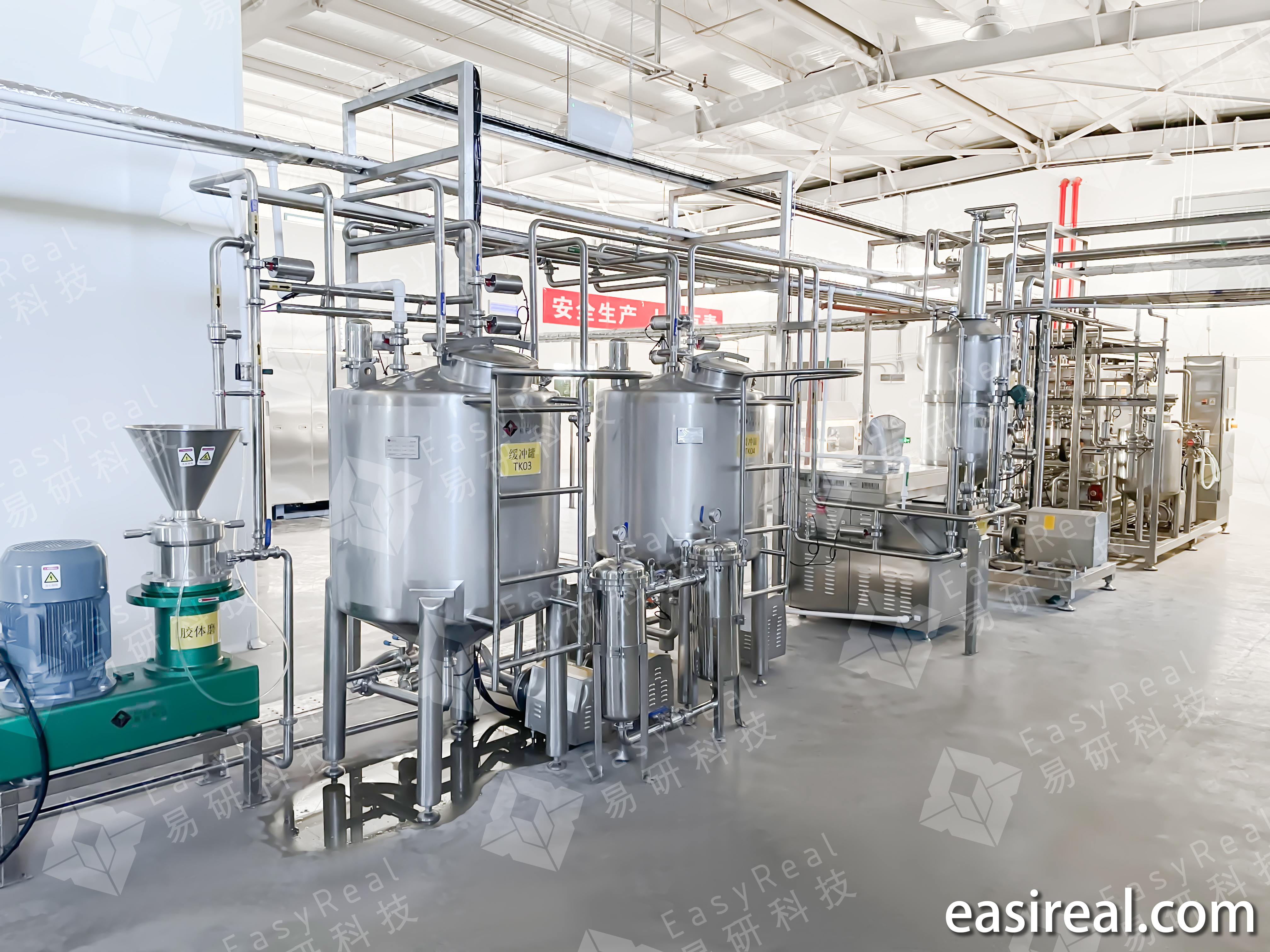 Algehele oorsig van die goji-bessiesap- en puree-verwerkingsafdeling met tenks, pype en behandelingstoerusting vir Ningxia Dahezhizhou Biotechnology